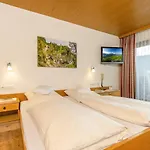 Gaestehaus Flora Penzion 4*