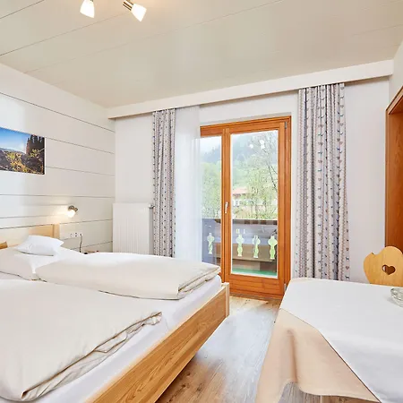 Affittacamere Gaestehaus Flora 4*