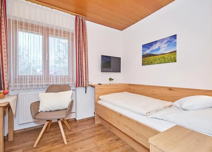 Gastehaus Flora Guest house 4*