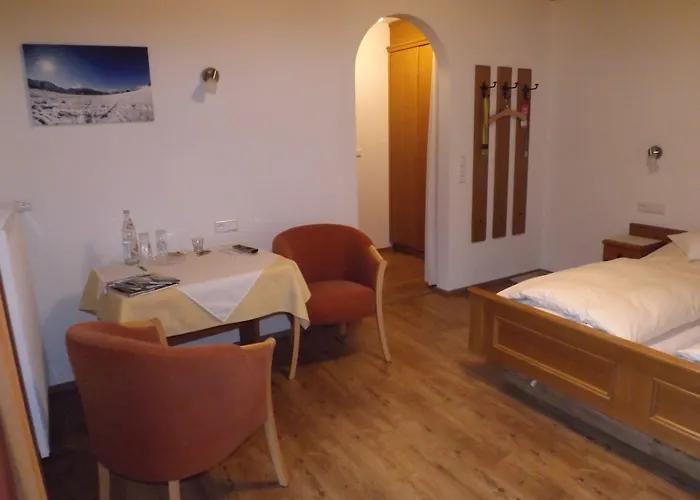 Guest house Gastehaus Flora 4*