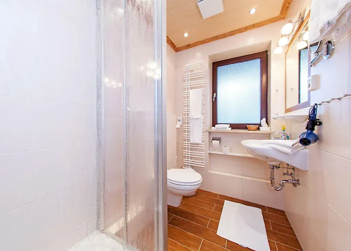 Gastehaus Flora 4*