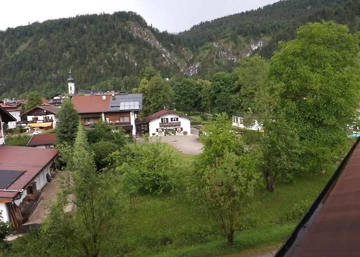 Guest house Gastehaus Flora 4*