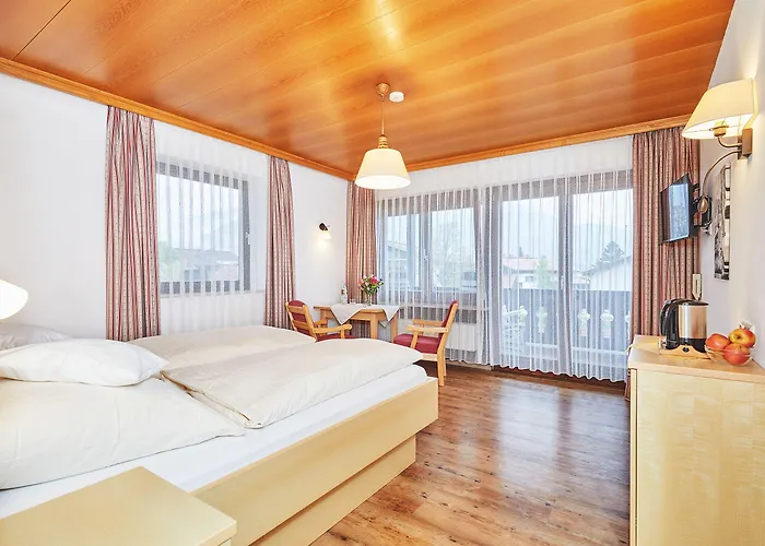 Gastehaus Flora 4*