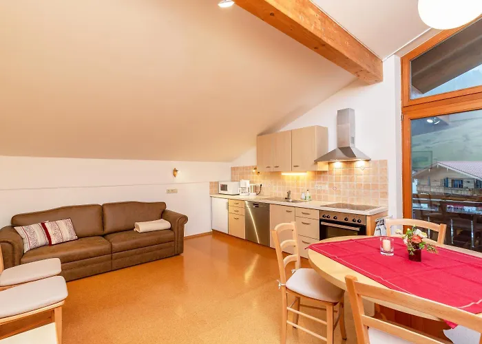 Gastehaus Flora Guest house Reit im Winkl
