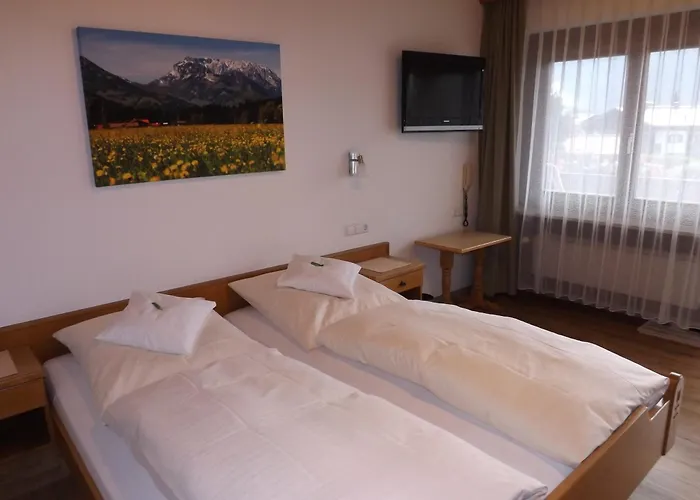 Guest house Gastehaus Flora 4*