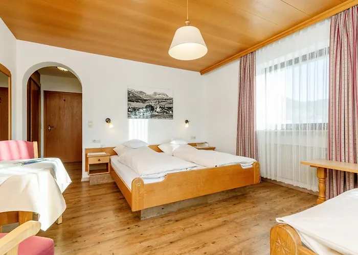 Guest house Gastehaus Flora 4*