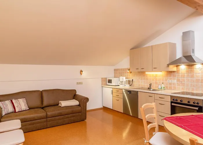 Gastehaus Flora 4*