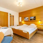 Casa de hóspedes Gaestehaus Flora 4*