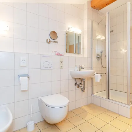 Gaestehaus Flora Vendégház 4*