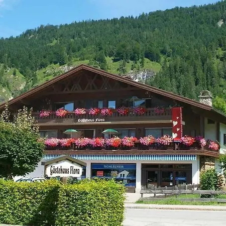 Gastehaus Flora Guest house Reit im Winkl