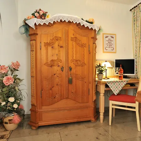 Guest house Gastehaus Flora Reit im Winkl