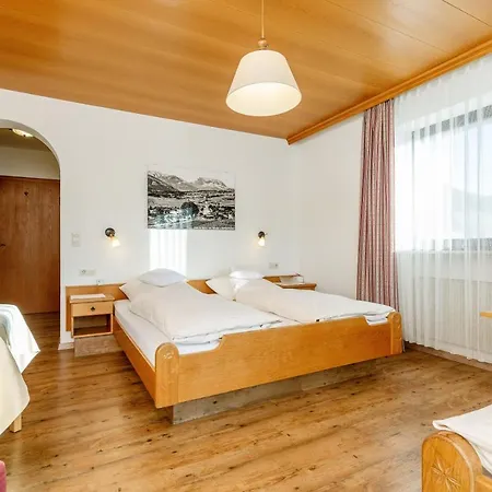 Guest house Gastehaus Flora 3*