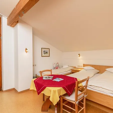 Gastehaus Flora Guest house