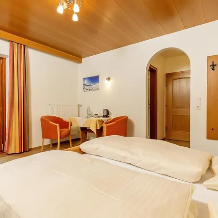 Gastehaus Flora Guest house Reit im Winkl