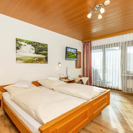 Gastehaus Flora Guest house Reit im Winkl